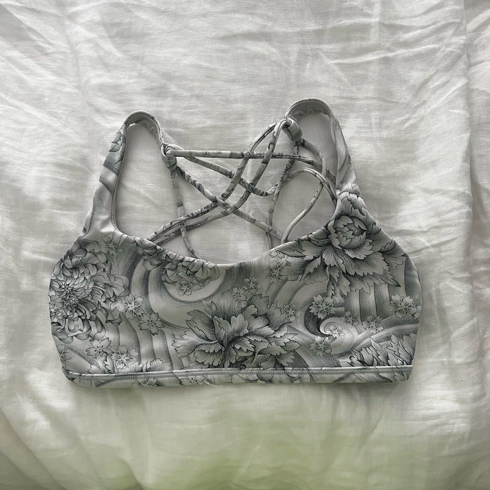 Lululemon sports bra